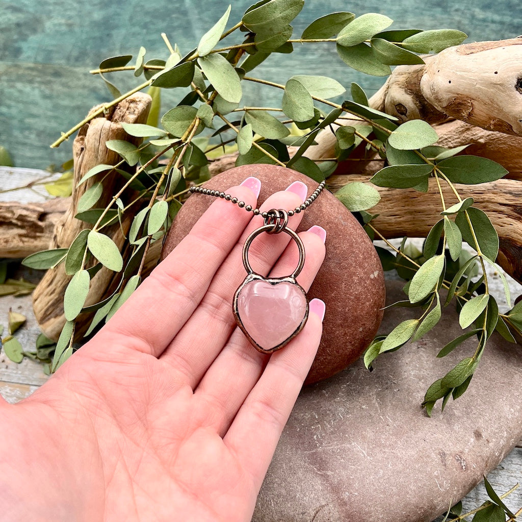 Rose_Quartz_Heart_Necklace_Bronze hand