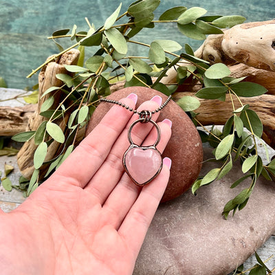 Rose_Quartz_Heart_Necklace_Bronze hand
